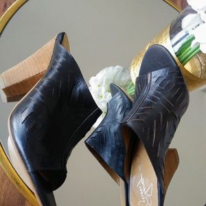 NWOT Report signature Clogs